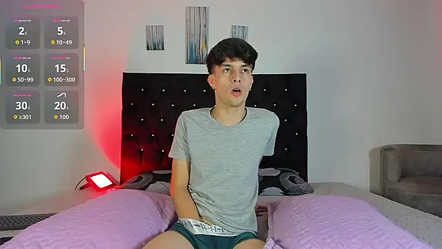 Snapshot of axxxel_twink chatting on March 5, 2026, 2:18 am axxxel twink online show from March 5, 2026, 2:18 am