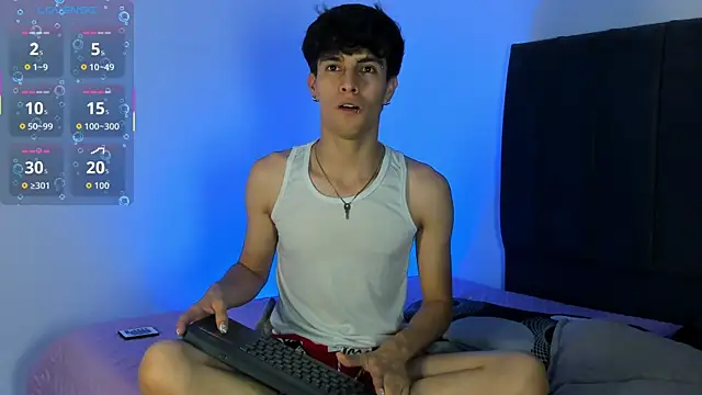 Snapshot of axxxel_twink chatting on April 7, 2026, 1:28 am axxxel twink online show from April 7, 2026, 1:28 am