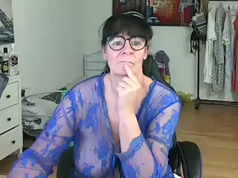 Sylly online show from March 2, 2025, 11:39 am