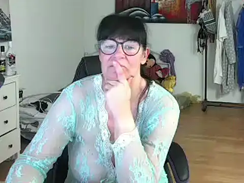 Sylly online show from March 10, 2025, 12:04 pm