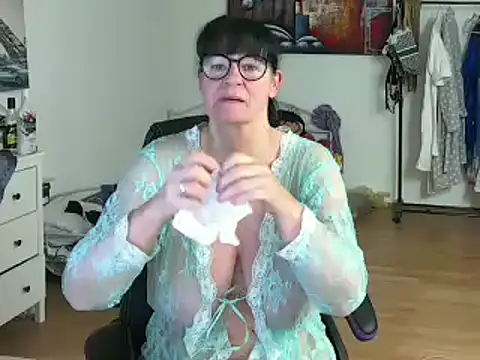 Sylly online show from March 14, 2025, 7:26 am