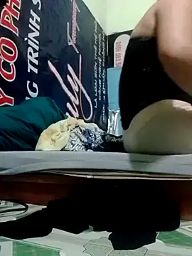 Snapshot of YIYI-502 chatting on February 24, 2026, 2:37 pm YIYI-502 online show from February 24, 2026, 2:37 pm