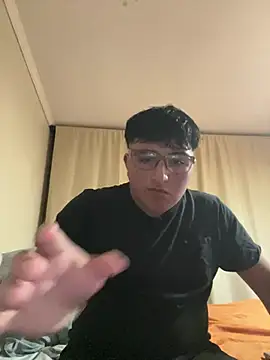 Snapshot of luchooo18 chatting on April 6, 2026, 3:26 am luchooo18 online show from April 6, 2026, 3:26 am