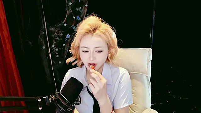 Lady-Mia777 online show from February 11, 2026, 12:32 pm