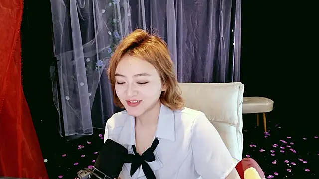 Lady-Mia777 online show from April 7, 2026, 4:13 am