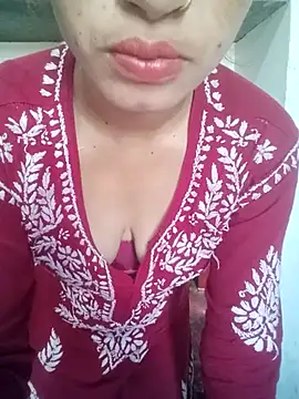 Snapshot of khushi_rawat chatting on February 3, 2026, 5:16 am khushi rawat online show from February 3, 2026, 5:16 am