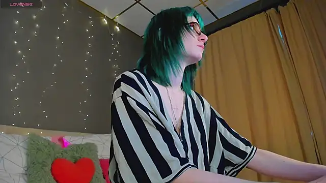 Scarle Whisper online show from April 17, 2026, 9:45 am