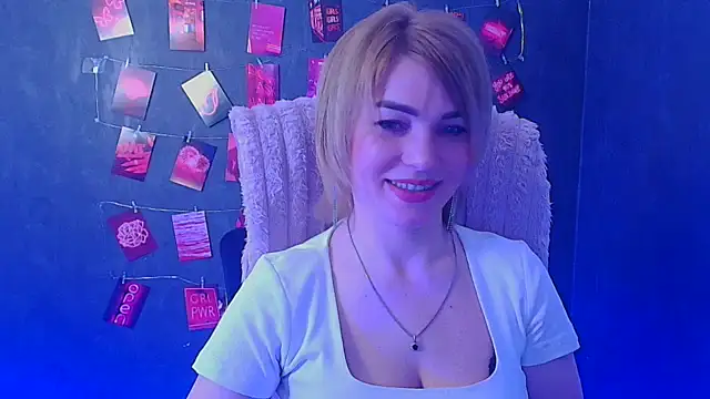 CuttieEmma online show from March 11, 2026, 12:44 pm