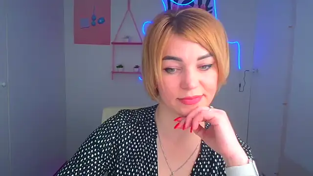 CuttieEmma online show from April 15, 2026, 5:58 am