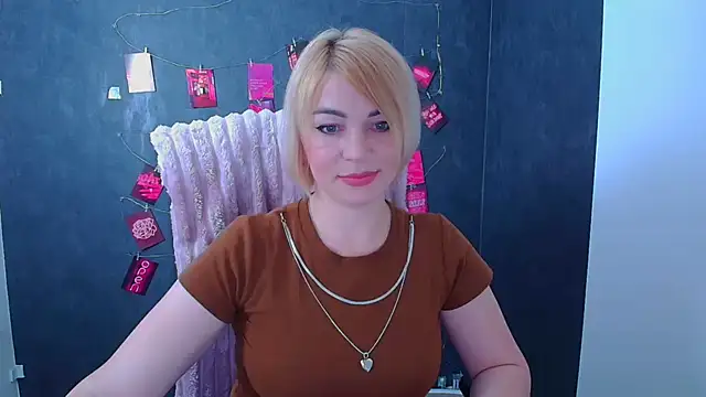 Snapshot of CuttieEmma chatting on June 20, 2026, 1:03 pm CuttieEmma online show from June 20, 2026, 1:03 pm
