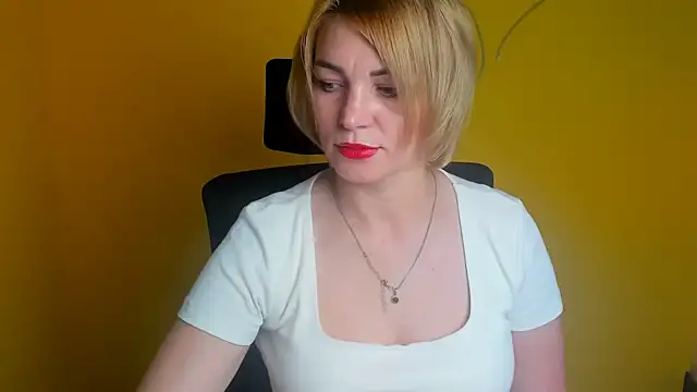 Snapshot of CuttieEmma chatting on July 3, 2026, 11:49 am CuttieEmma online show from July 3, 2026, 11:49 am