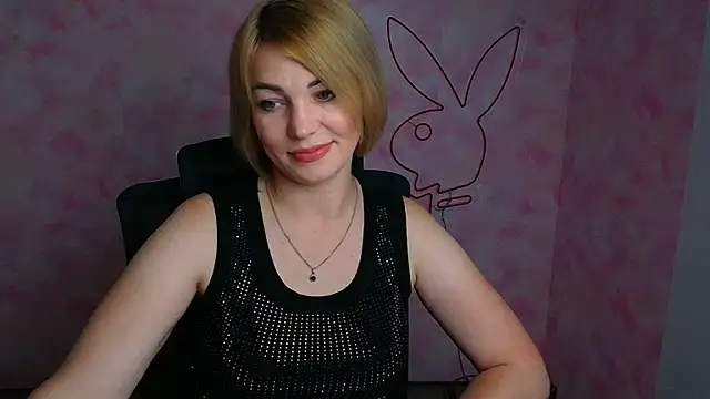 Snapshot of CuttieEmma chatting on July 6, 2026, 5:37 am CuttieEmma online show from July 6, 2026, 5:37 am
