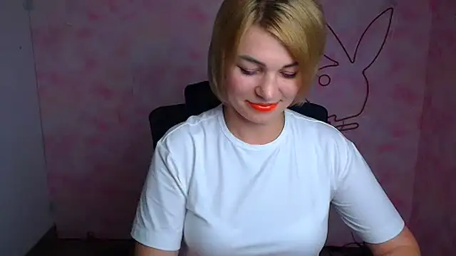 Snapshot of CuttieEmma chatting on July 7, 2026, 11:47 am CuttieEmma online show from July 7, 2026, 11:47 am