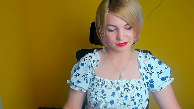Snapshot of CuttieEmma chatting on July 11, 2026, 11:57 am CuttieEmma online show from July 11, 2026, 11:57 am