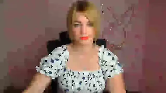 Snapshot of CuttieEmma chatting on July 14, 2026, 11:38 am CuttieEmma online show from July 14, 2026, 11:38 am