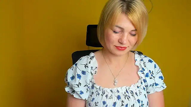 Snapshot of CuttieEmma chatting on July 17, 2026, 5:58 am CuttieEmma online show from July 17, 2026, 5:58 am