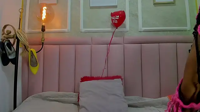 Snapshot of Luna_cocoa chatting on February 18, 2026, 1:18 pm Luna cocoa online show from February 18, 2026, 1:18 pm