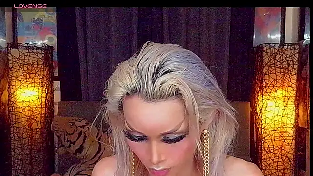 Snapshot of SeductiveSamanthaTS chatting on July 11, 2026, 5:26 pm SeductiveSamanthaTS online show from July 11, 2026, 5:26 pm