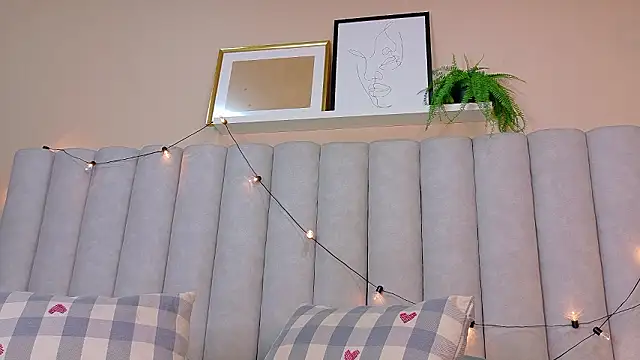 EmmaLou   online show from February 12, 2026, 4:18 am