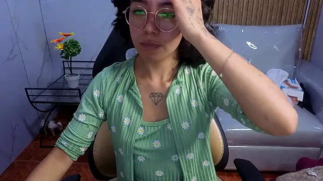 Snapshot of Lynn_turner chatting on February 3, 2026, 12:54 pm Lynn turner online show from February 3, 2026, 12:54 pm