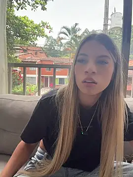 Mia Rosee1 online show from May 10, 2026, 6:24 pm