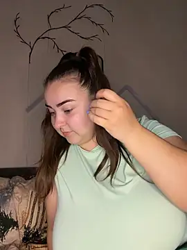 Snapshot of AlyaX_X chatting on April 6, 2026, 12:28 pm AlyaX X online show from April 6, 2026, 12:28 pm