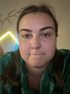 Snapshot of AlyaX_X chatting on April 11, 2026, 12:42 pm AlyaX X online show from April 11, 2026, 12:42 pm