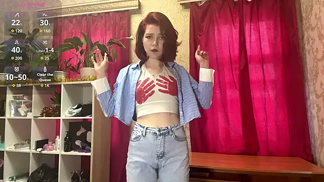 LaurynGeisinger online show from February 22, 2026, 2:26 pm