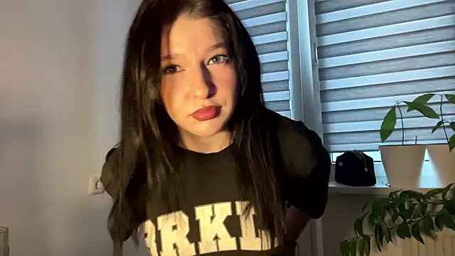 Snapshot of Sarahsolara chatting on February 17, 2026, 2:02 pm Sarahsolara online show from February 17, 2026, 2:02 pm