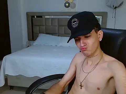 eroboyxox online show from February 24, 2026, 9:02 pm