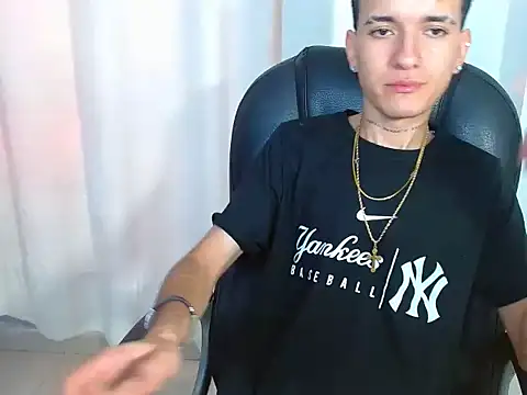 eroboyxox online show from February 25, 2026, 8:07 pm