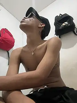 Snapshot of dominick_fran chatting on February 8, 2026, 1:42 am dominick fran online show from February 8, 2026, 1:42 am