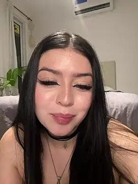 lolaaculaa online show from February 11, 2026, 4:50 am