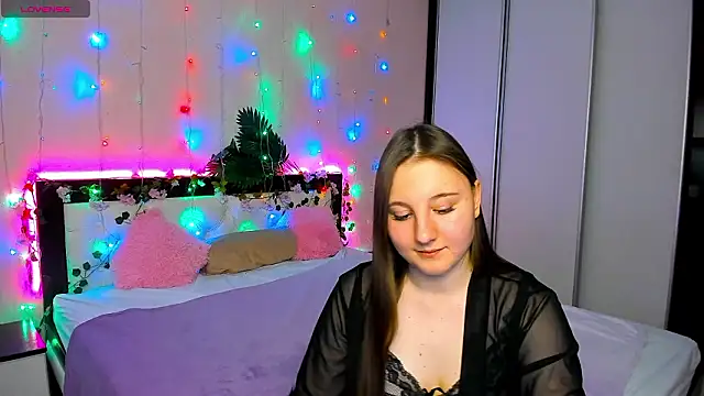 Snapshot of EvaxCharm chatting on February 12, 2026, 9:37 am EvaxCharm online show from February 12, 2026, 9:37 am