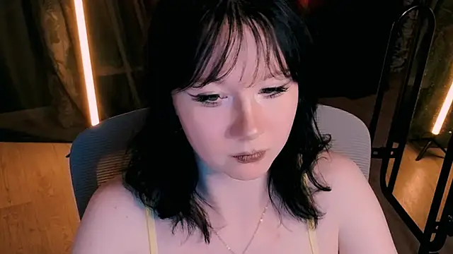 Snapshot of marty_bree chatting on July 18, 2026, 6:01 pm marty bree online show from July 18, 2026, 6:01 pm