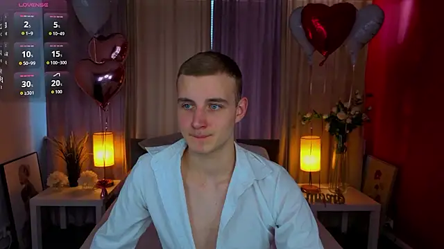 Snapshot of HereAlexColee chatting on February 13, 2026, 2:35 pm HereAlexColee online show from February 13, 2026, 2:35 pm