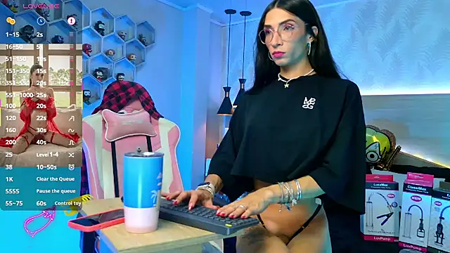 kylliefox  online show from October 6, 2025, 1:30 pm