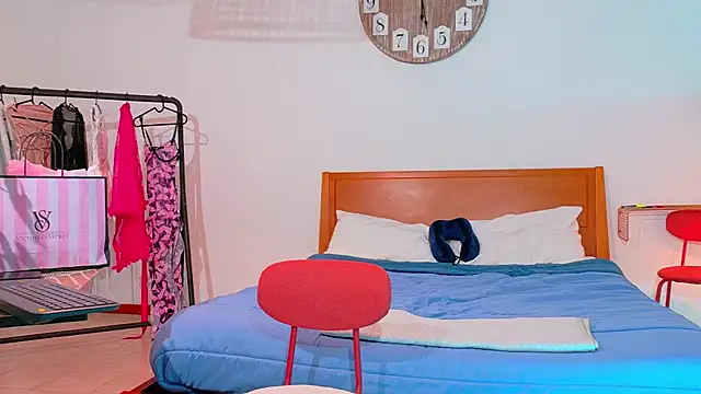 kylliefox  online show from January 8, 2026, 2:08 pm