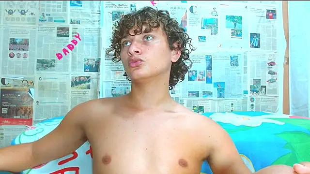 Snapshot of arielnoir6958 chatting on February 21, 2026, 12:33 am arielnoir6958 online show from February 21, 2026, 12:33 am