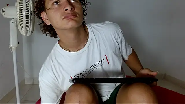 arielnoir6958 online show from March 28, 2026, 9:03 pm