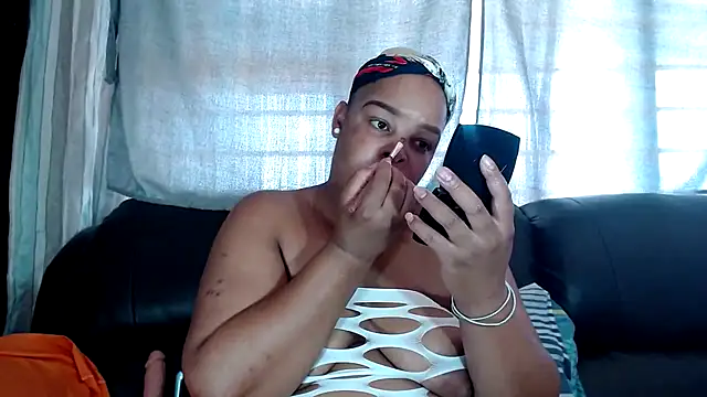 Snapshot of NAUGHTYSQUIRTER21 chatting on February 8, 2026, 10:40 am NAUGHTYSQUIRTER21 online show from February 8, 2026, 10:40 am