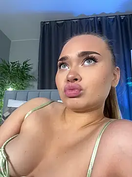 Snapshot of MonicaWestt chatting on February 2, 2026, 8:13 am MonicaWestt online show from February 2, 2026, 8:13 am