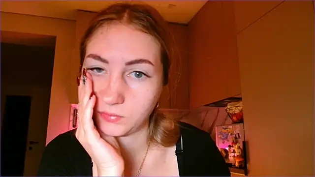 Snapshot of BluueSilk chatting on February 2, 2026, 6:23 am BluueSilk online show from February 2, 2026, 6:23 am