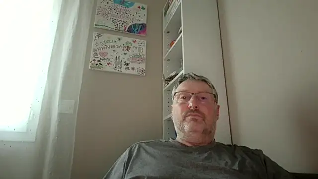 doudou310 online show from February 26, 2026, 5:01 pm