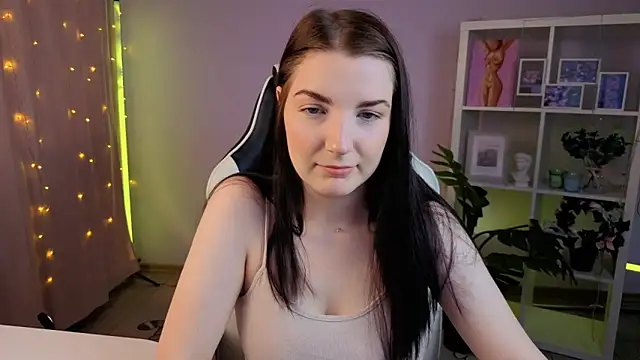 AliceChanel online show from April 7, 2026, 3:18 am