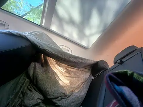 makemestayhard online show from March 22, 2026, 4:32 pm