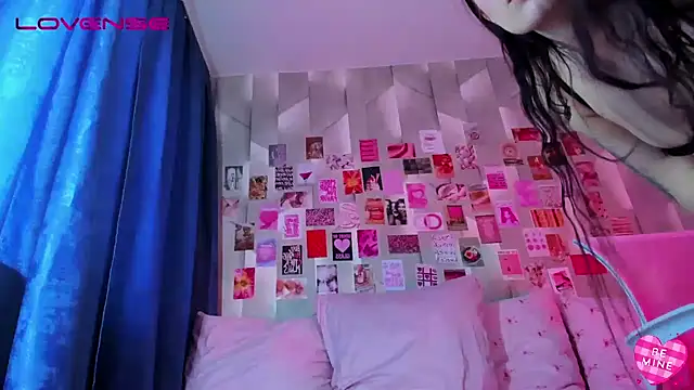 Snapshot of Alanna_Pow chatting on February 13, 2026, 3:13 am Alanna Pow online show from February 13, 2026, 3:13 am