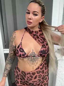 sexybatwomen33 online show from June 4, 2026, 7:36 am