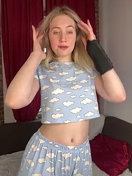 LovelyMiu online show from March 13, 2026, 2:56 pm