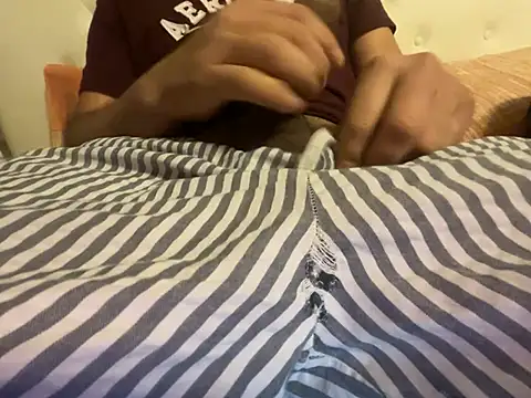 latinocalientehot online show from February 4, 2026, 9:53 pm